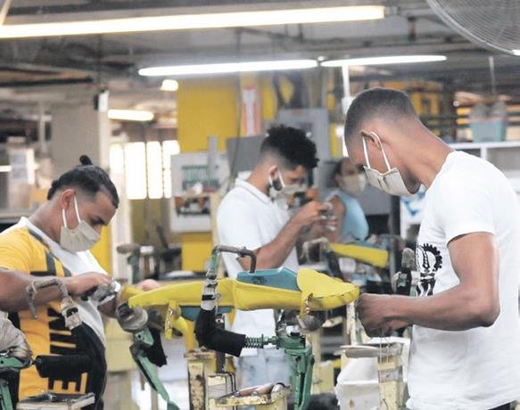 dclase-shoes-se-reinventa-para-conservar-miles-de-empleos