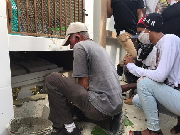 con llanto musica gallos y clamor de justicia fueron sepultados los restos de la soga