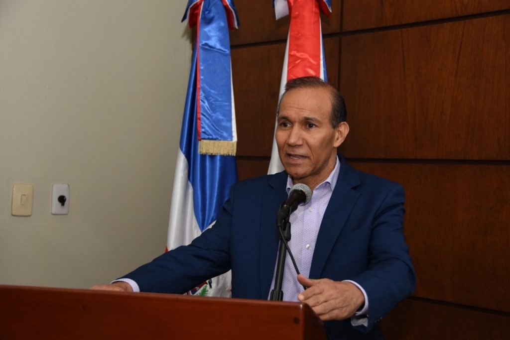 winston santos ministro de trabajo 18012019 ministerio de trabajo 1024x683 1