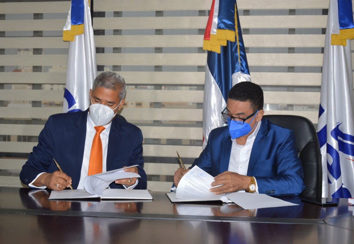 Ingeniero Cueto e Ingeniero Vásquez firman acuerdo