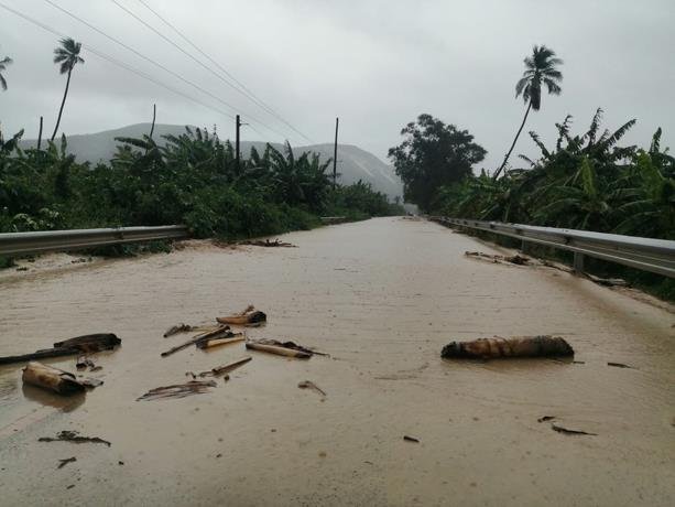 tres rios desbordados y varias comunidades aisladas en el sur del pais por la tormenta laura