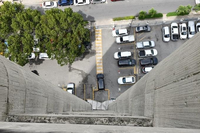 identifican a hombre que cayo del piso 14 de el huacal fallecio en hospital dario contreras