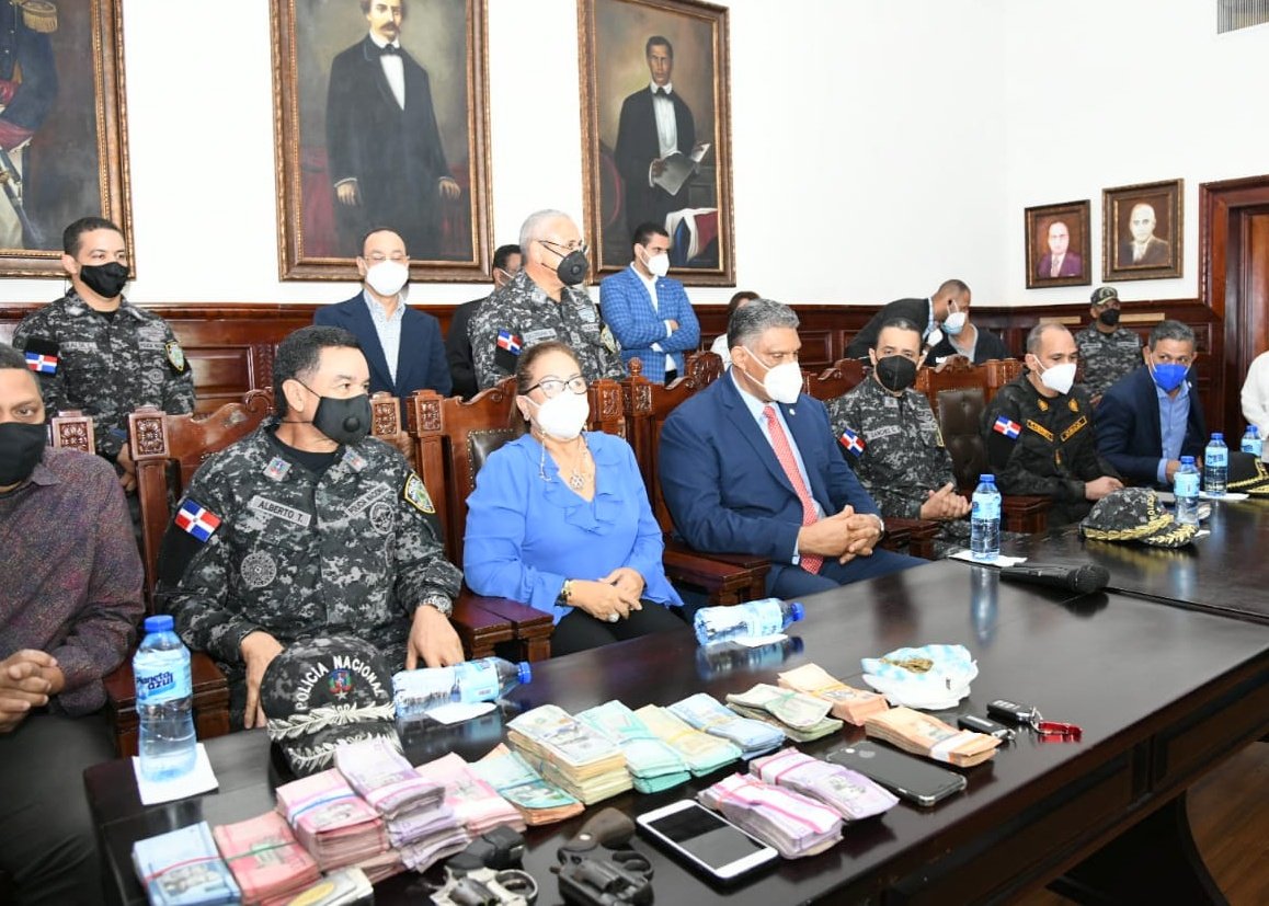 12C327B6 7C40 4003 85B3 A92A9653F7FB