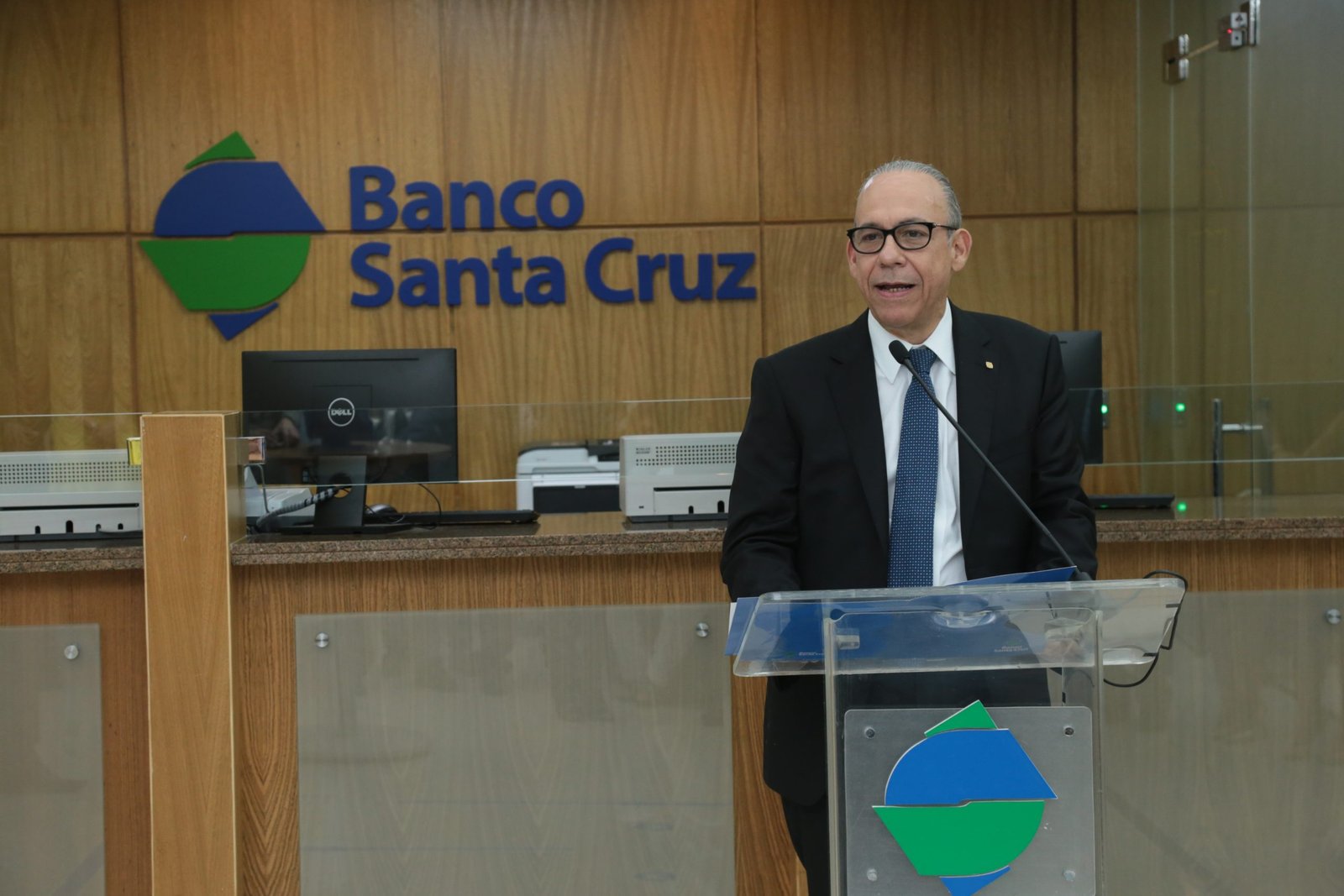Fausto A. Pimentel presidente del Banco Santa Cruz scaled