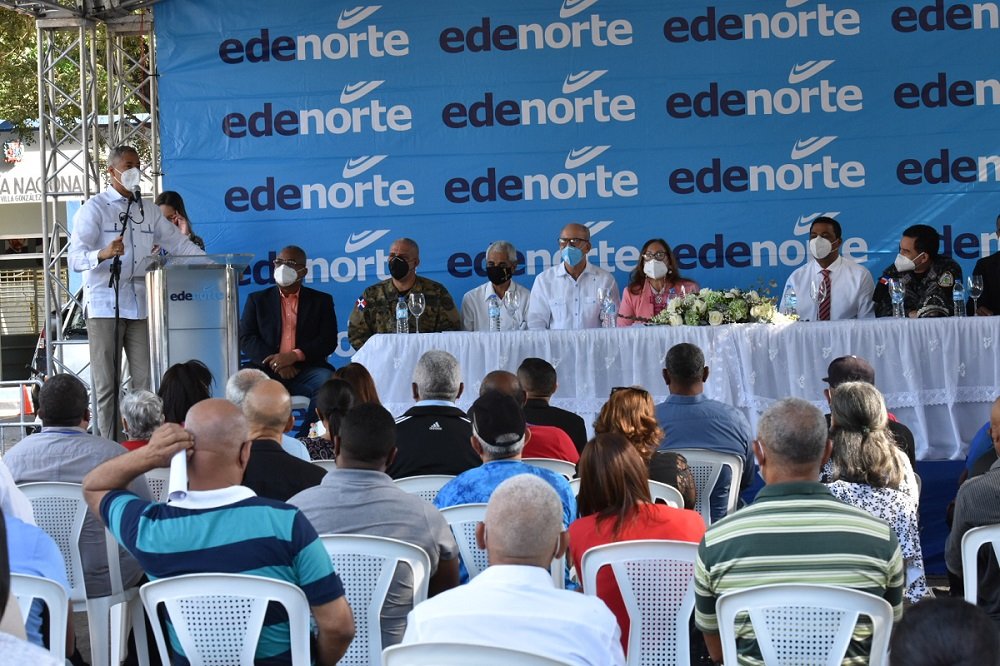Ing. Cueto se dirige a los presentes