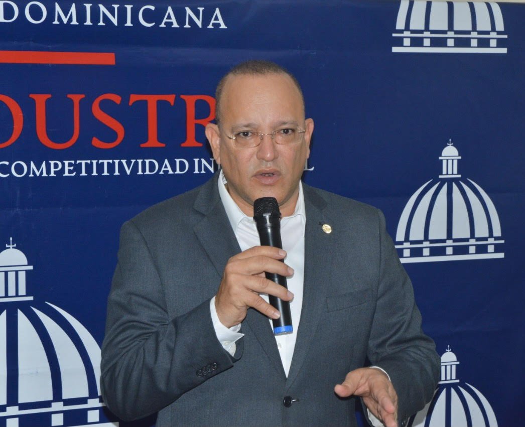 Director general de PROINDUSTRIA Ulises Rodríguez