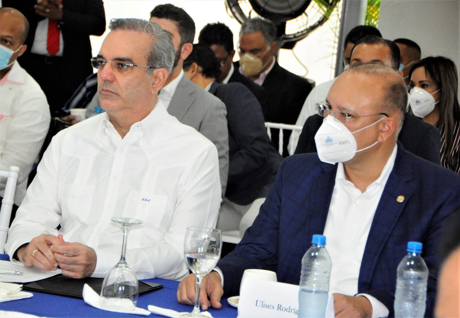 Presidente Abinader y Ulises Rodríguez en el Disdo scaled