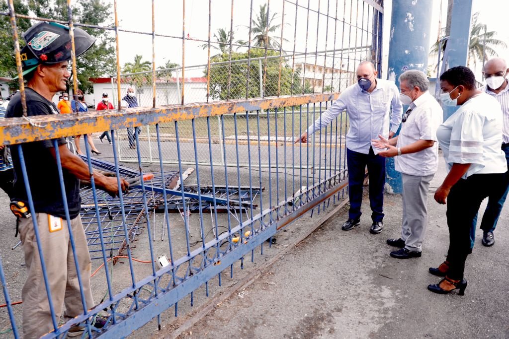 Los trabajos de adecuacion del parque industrial de Higuey comenzaron con la visita de Ulises Rodriguez y congresistas de la provincia La Altagracia.