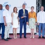 Reconocimiento entregado al ing. Cueto
