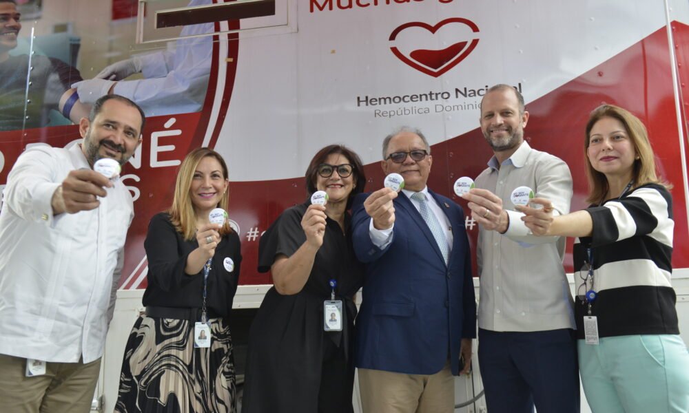 Principal Lisandro Munoz Jimenez Eliana Taveras Mayra Perera Pedro Sing Daniel Pena y Amada Mendez.