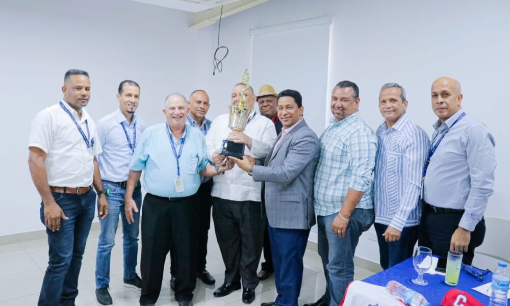 Parte del equipo organizador del torneo