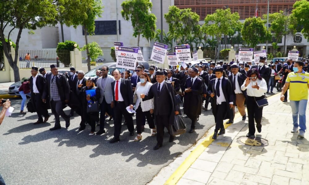 7AB3CEDB 3074 464E 9821 B033215BC412