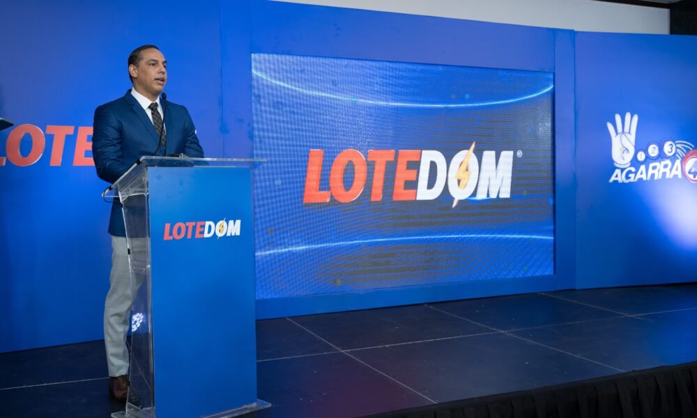 El Lic. Danny Moya gerente comercial de LOTEDOM
