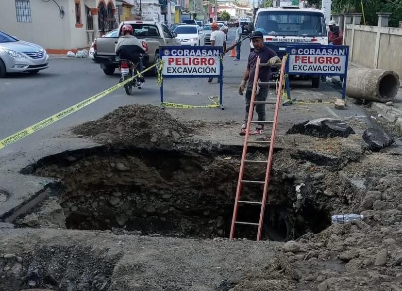 Coraasan sustituye tramo colector aguas residuales tras hundimiento en Bella Vista