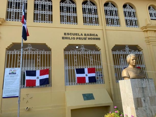 en la escuela emilio prudhomme de santiago no inician la docencia por malas condiciones del centro