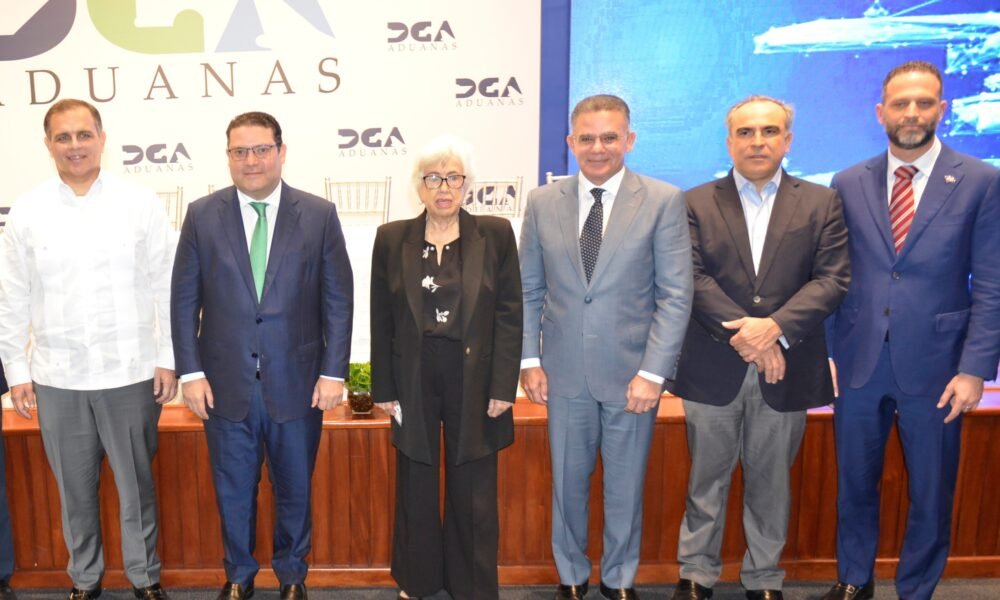 Foto principal Jose Manuel Jochy Vicente Eduardo Sanz Lovaton Milagros Ortiz Bosch Pedro Brache Juan Celso Marranzini y Daniel Pena.