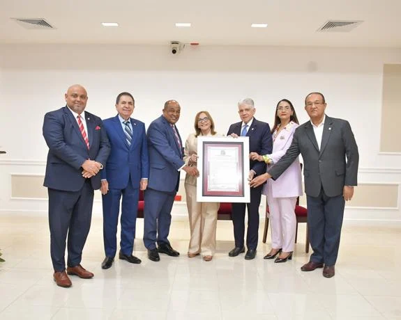 senado de la republica reconoce a la doctora daisy acosta por sus aportes a la psiquiatria en rd