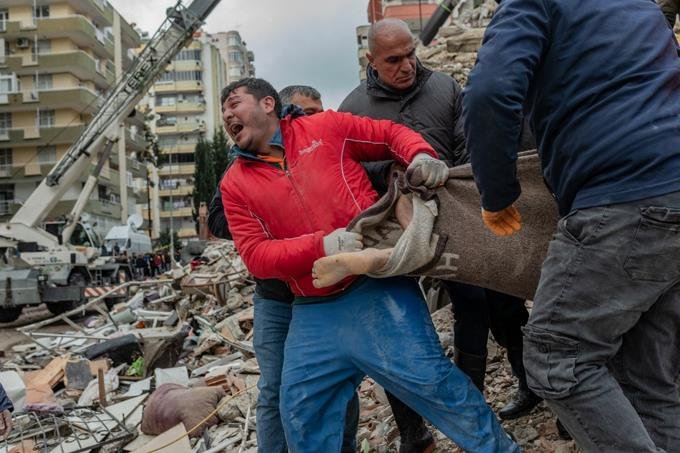 mas de 3000 muertos por el terremoto en turquia y siria