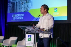 El Ministro de Vivienda y Edificaciones Carlos Bonilla fue invitado a participar como orador en el Congreso de Vivienda de la Asociacion de Constructores