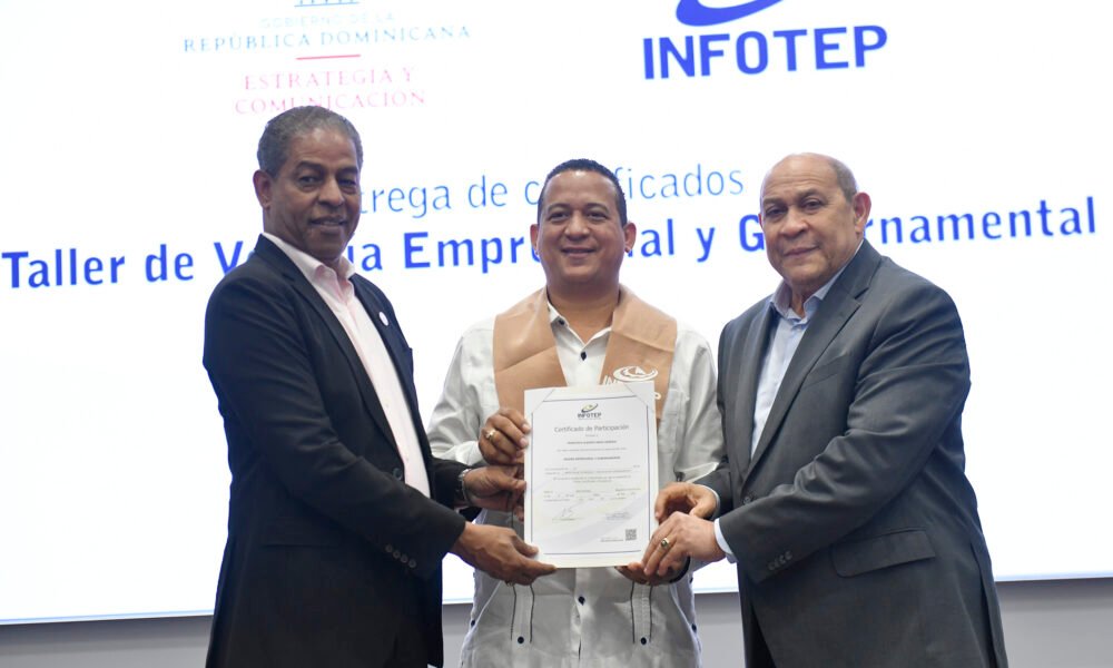 Federico Reynoso y Rafael Santos Badia entregaron los certificados.