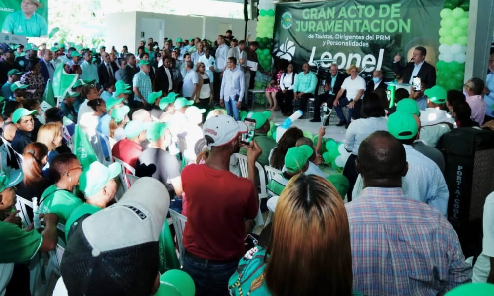 Leonel Fernandez Juramenta PRM y Taxistas 1