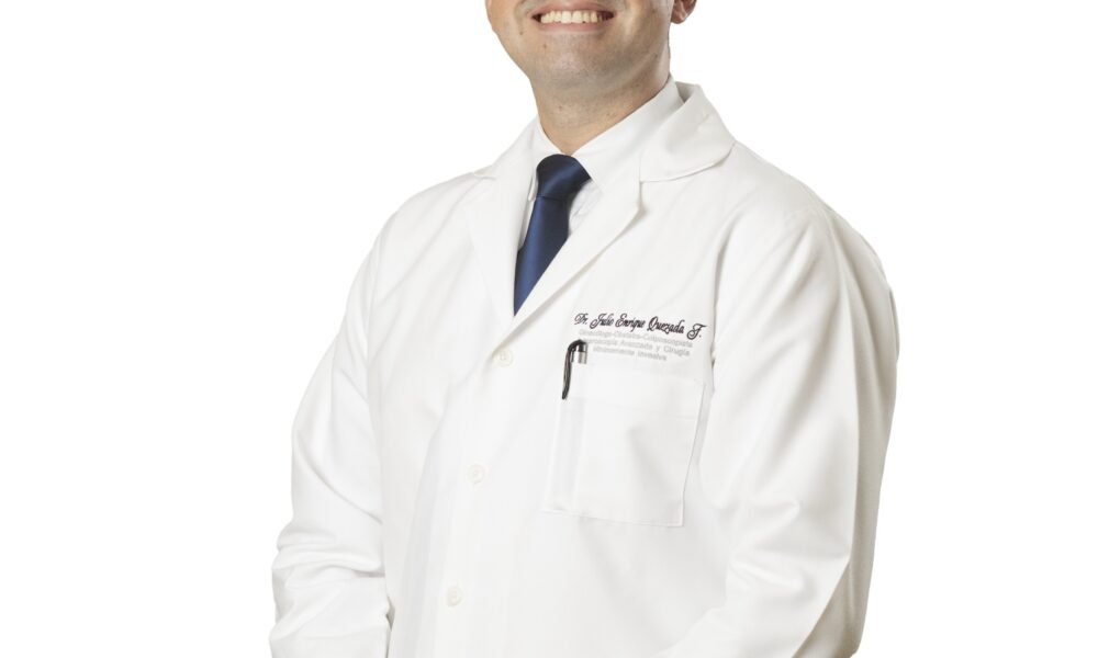 Doctor Julio Quezada Ginecologo de Hospiten Santo Domingo