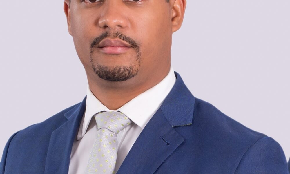 Lic. Luis Contreras Medos