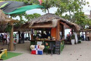 Acogedores espacios te esperan en Clarine Beach Bar Restaurant 1