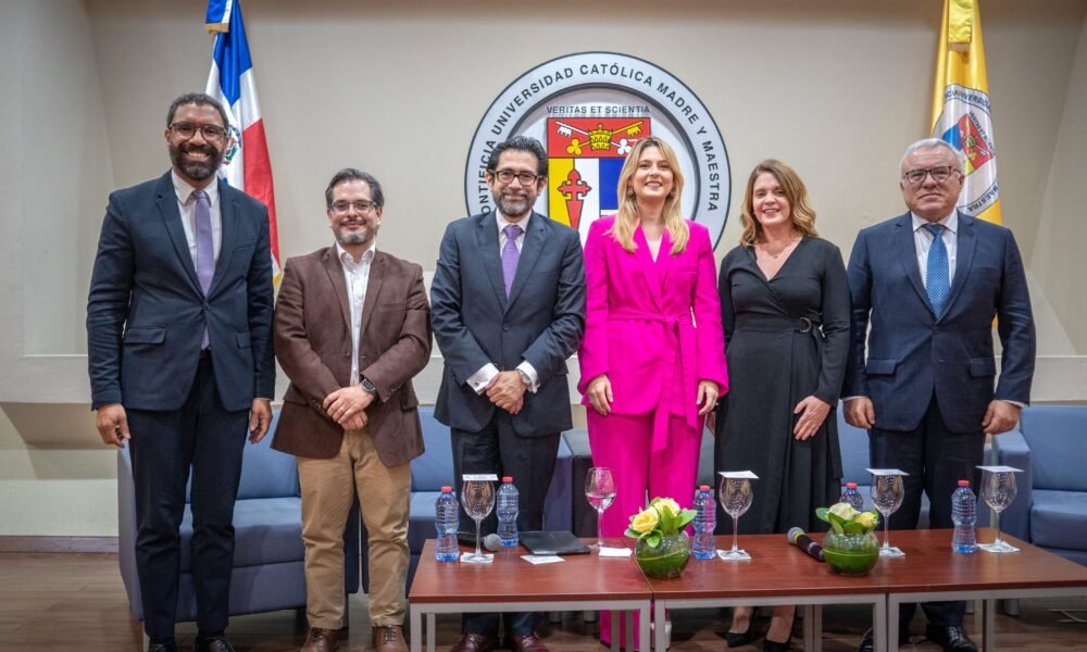 Nelson Jimenez Eduardo de la Parra Hugo Gomez Apac Ana Carolina Blanco Wallis Pons y Ricardo Vinatea. 1