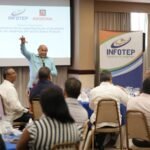 Rafael Santos Badia director general del INFOTEP en reunion con empresarios de Zonas Francas