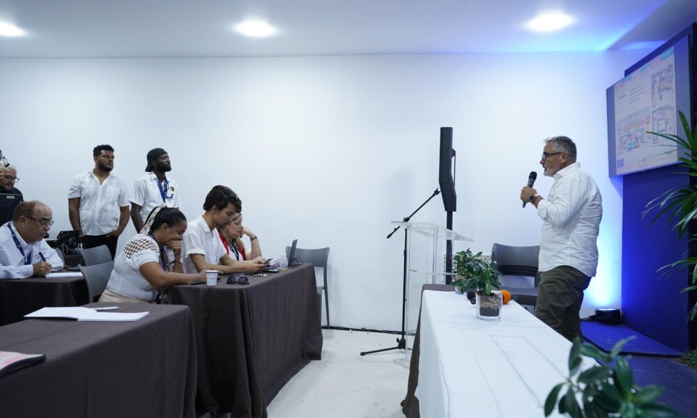 Miguel Rodriguez director comercial de la empresa MarkleenDSC00070