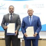 Pablo Ulloa y Rafael Santos Badia en la firma de acuerdo interinstitucional