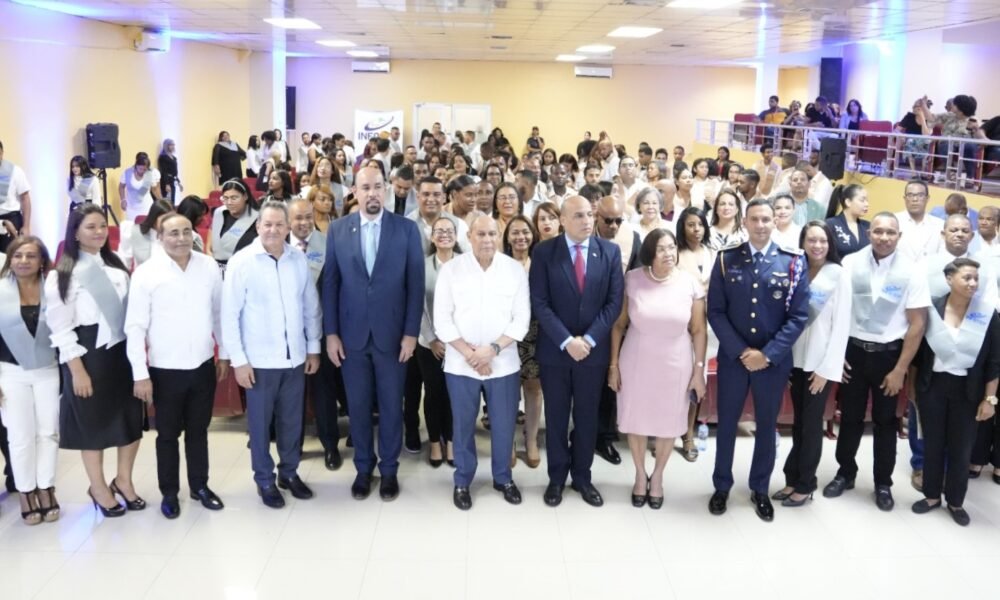 Recibieron certificados 342 personas del Centro Operativo UTESA recinto Santo Domingo