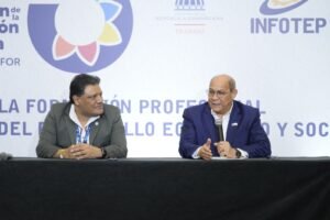 Rafael Santos Badia se dirige a los miembros de la REDIF presentes