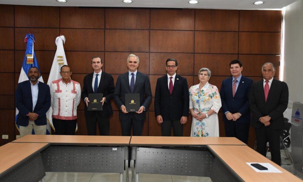 Representantes del sector trabajador y sector empleador.