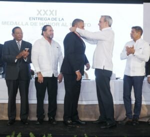 El presidente de la Republica Luis Abinader durante la entrega de Medalla de Honor al Merito el 2022