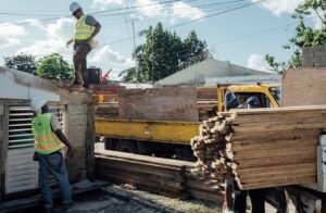 MIVED avanza operativos de reconstruccion de viviendas afectadas por disturbio tropical 4