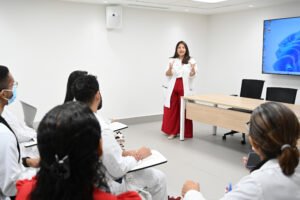 Doctora Milagros Alcantara directora medica de Hospiten Santo Domingo