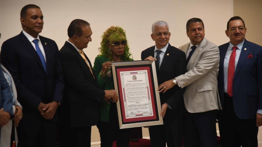 el senado reconoce a fefita la grande focus 0 0 896 504