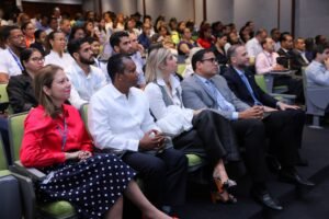 Foto 4 Parte de los colaboradores de la DGA en el taller