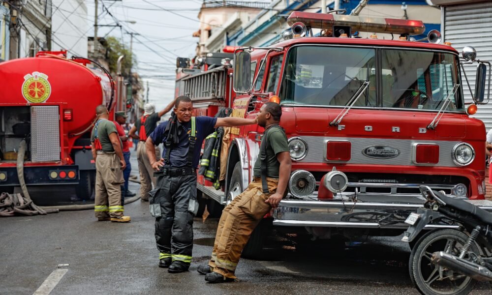 Alcalde Rodriguez lamenta danos por incendio en Mercado Modelo 5