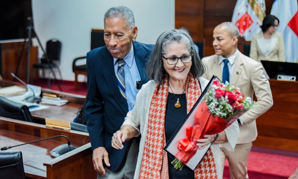 Ayuntamiento de Santiago reconoce a Susi Pola como Hija Adoptiva de Santiago de los Caballeros 4 1