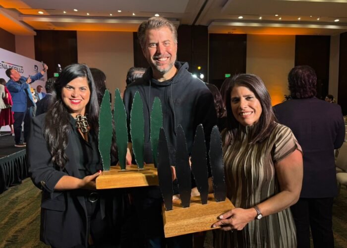 Paola Fabian Juan Fabian y Ninoska Suarez reciben reconocimiento