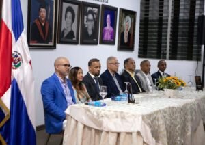 Integrantes de la mesa de honor