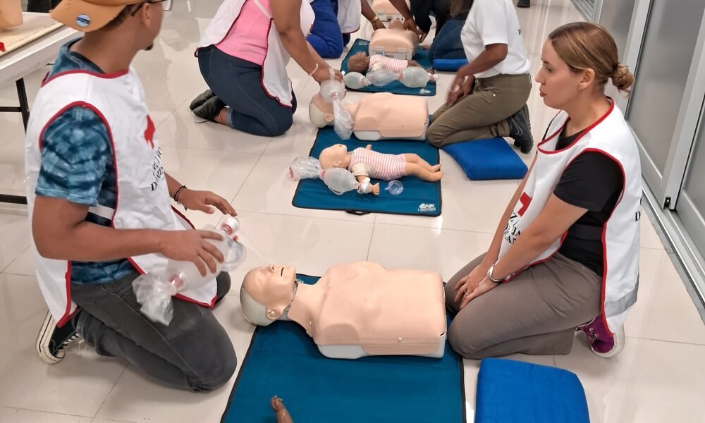 Jovenes voluntarios de la Cruz Roja