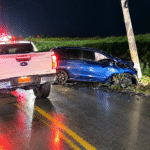 Accidente nocturno bajo la lluvia